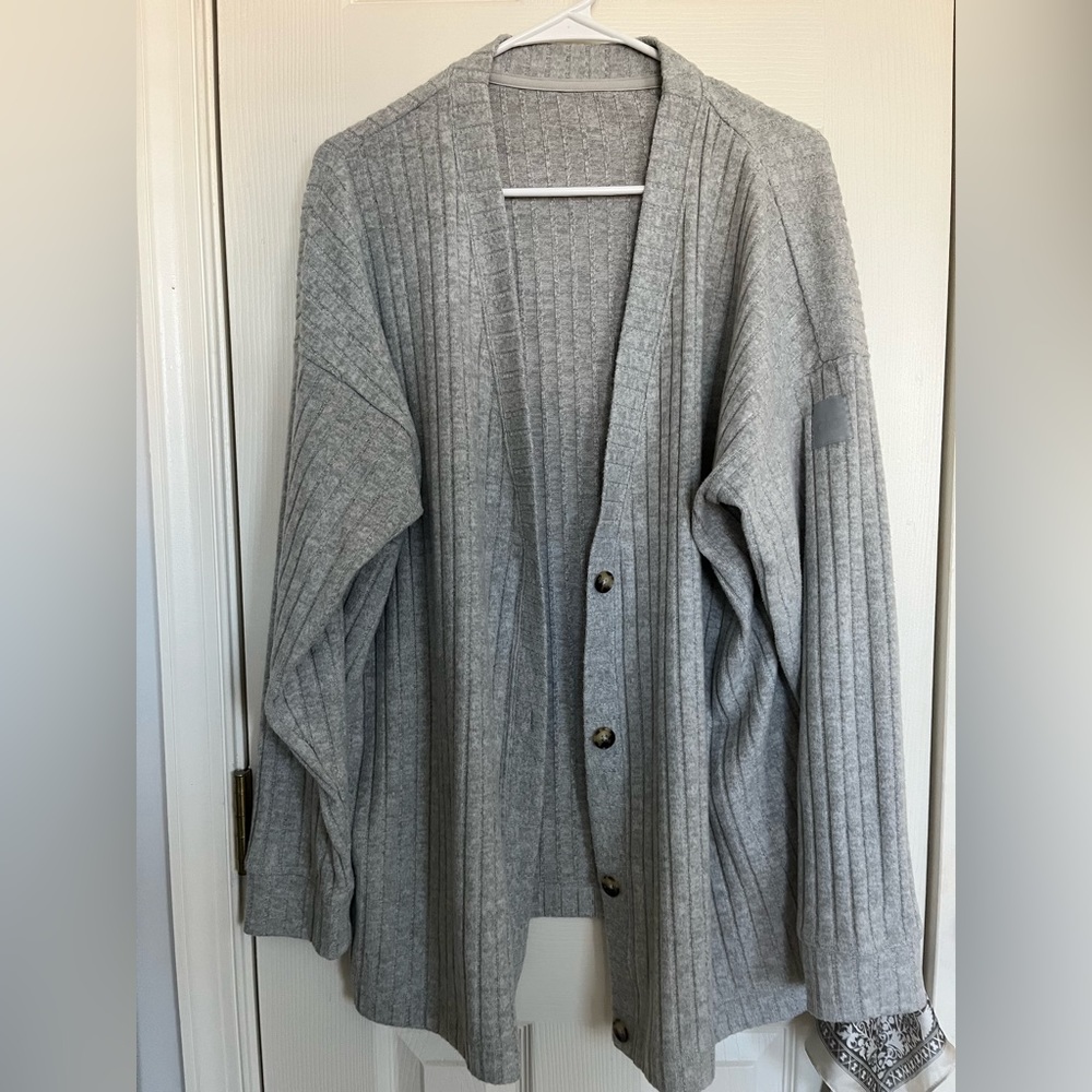 NWOT Grey Alo cardigan